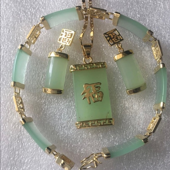 Natural Green Jade 18KGP Fortune Pendant Necklace Drop Earring Bracelet set 福# - Picture 1 of 10